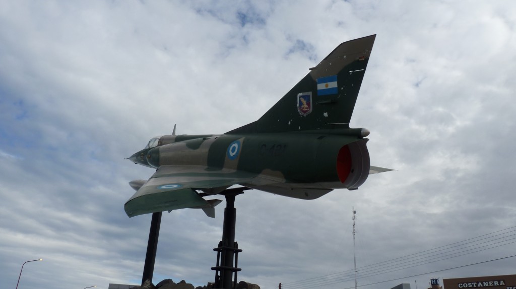 Foto: Monumento a los caídos en la Guerra por las Islas Malvinas Argentinas. - Puerto San Julián (Santa Cruz), Argentina