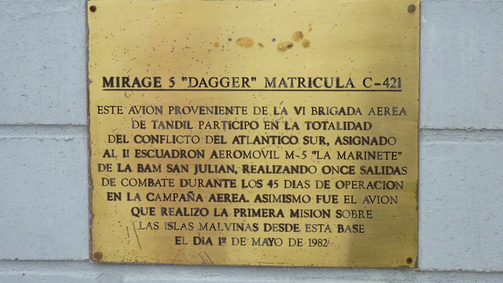 Foto: Monumento a los caídos en la Guerra por las Islas Malvinas Argentinas. - Puerto San Julián (Santa Cruz), Argentina