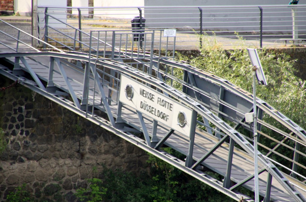 Foto: Navegando - Düsseldorf (North Rhine-Westphalia), Alemania