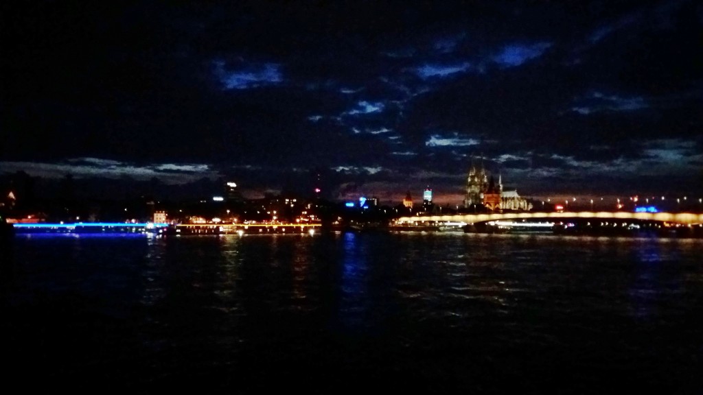 Foto: Vista desde el Rin - Köln ( Colonia ) (North Rhine-Westphalia), Alemania