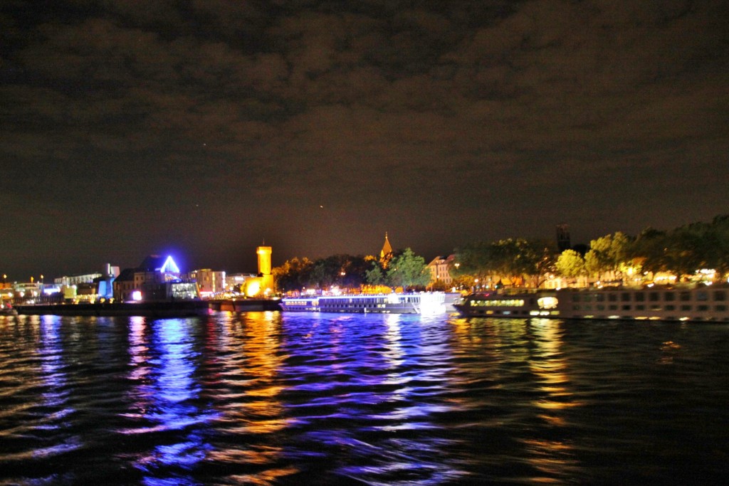 Foto: Vista desde el Rin - Köln ( Colonia ) (North Rhine-Westphalia), Alemania