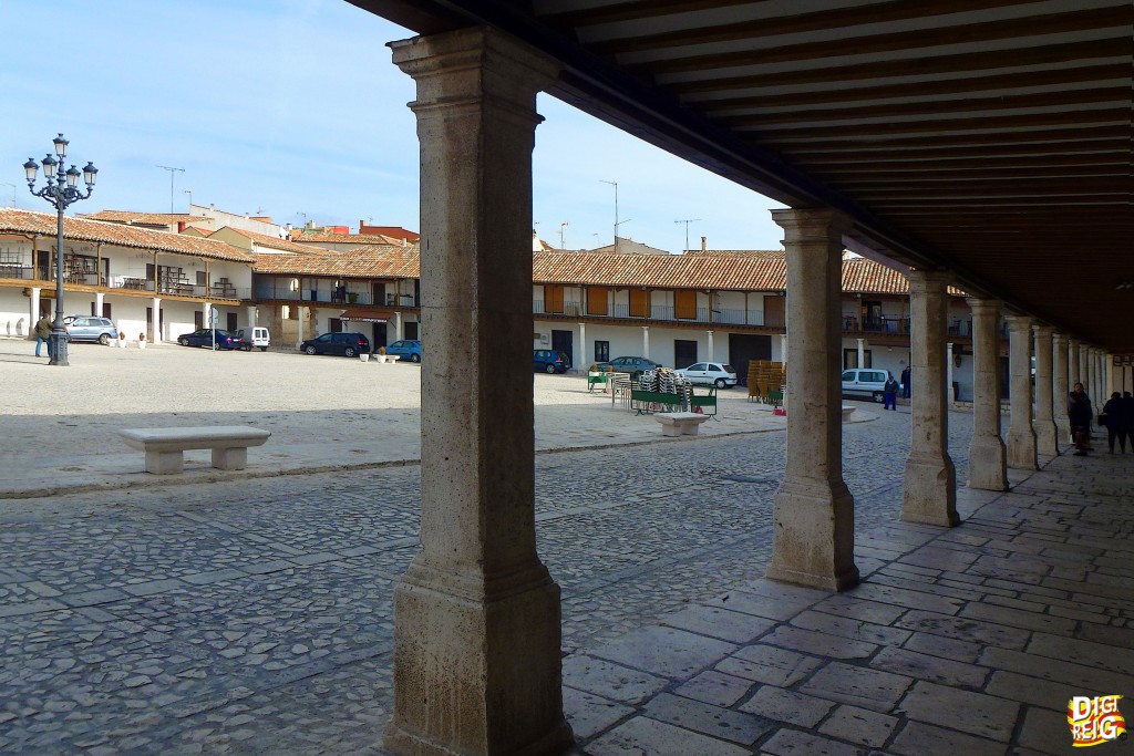Foto: Plaza Mayor, aporticada - Colmenar de Oreja (Madrid), España