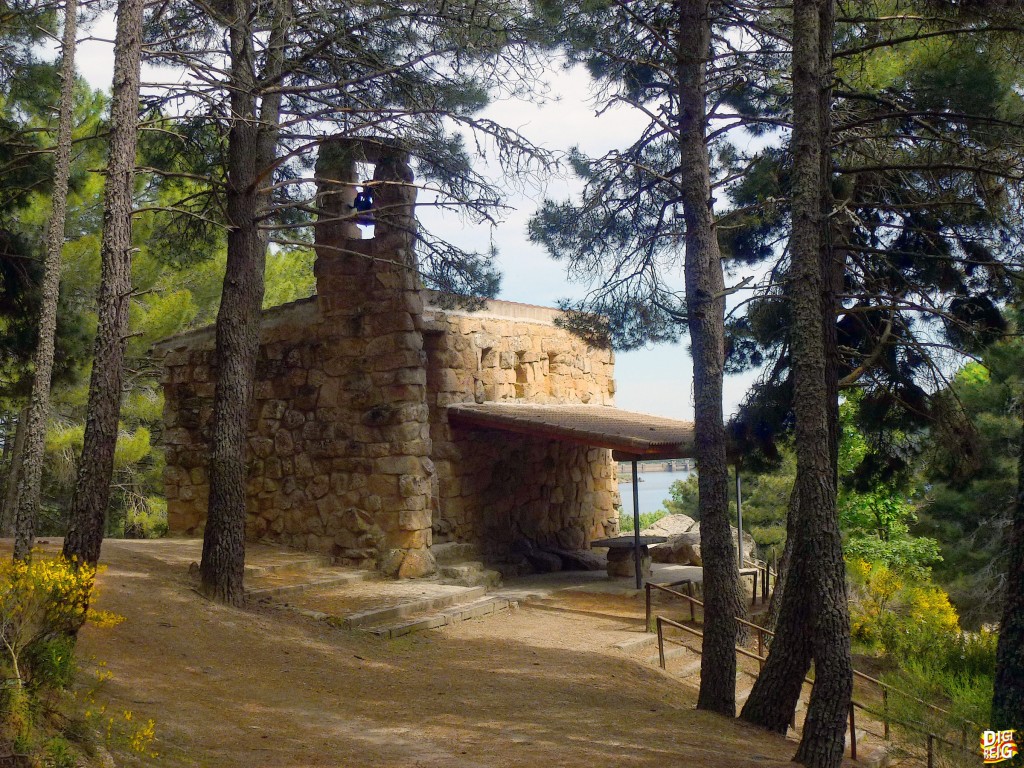 Foto: Ermita de la Virgen de la Jarosa (01) - Guadarrama (Madrid), España