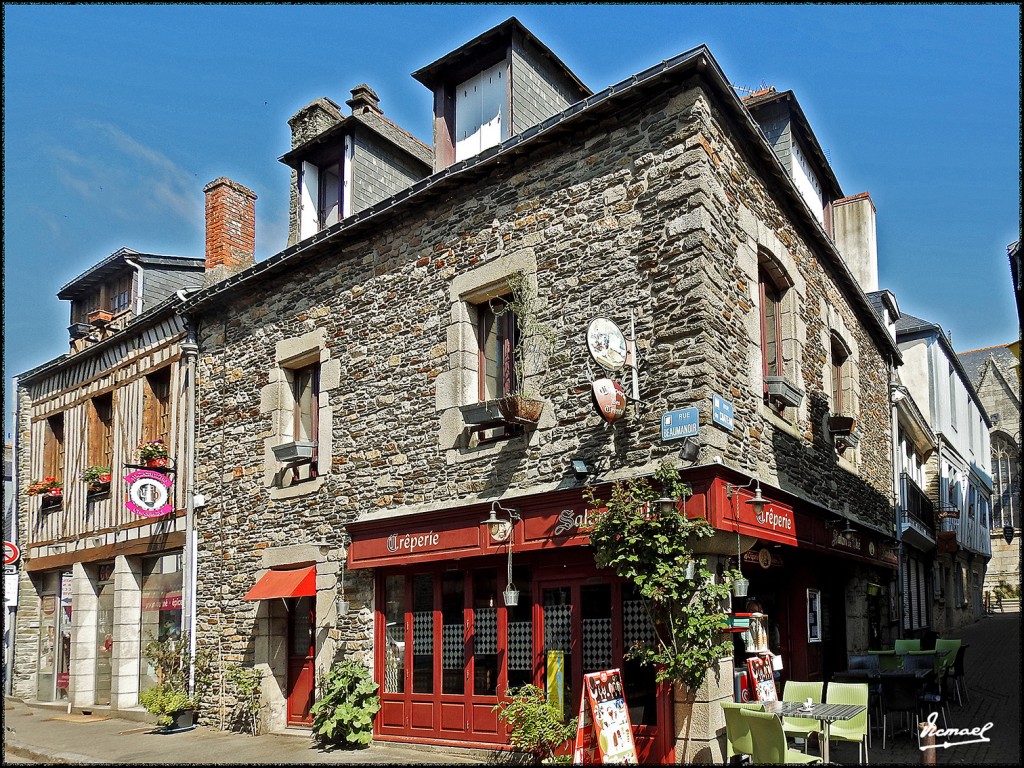 Foto: 170508-079 JOSSELIN - Josselin (Brittany), Francia