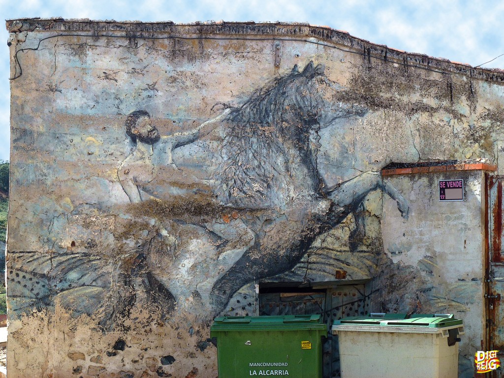Foto: Graffitis por el pueblo (01) - Escariche (Guadalajara), España