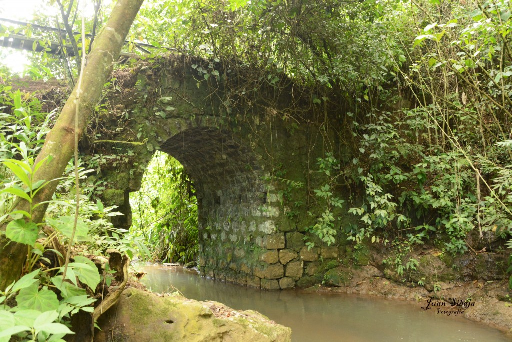 Foto: Puente de piedra - Pueblo Nuevo (Alajuela), Costa Rica