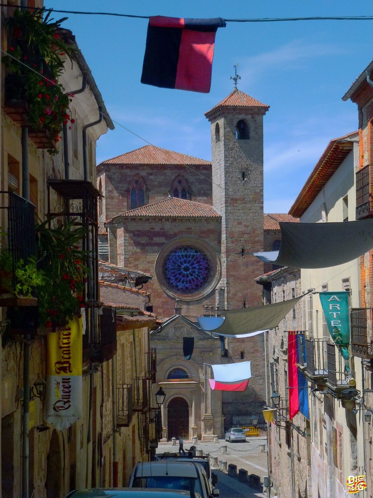 Foto: La Catedral desde la Calle Mayor - Sigüenza (Guadalajara), España
