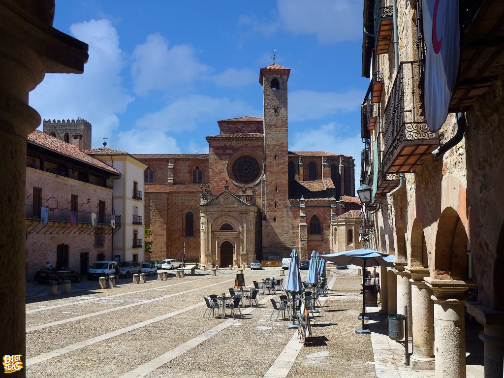Foto: La Catedral desde la Plaza Mayor - Sigüenza (Guadalajara), España