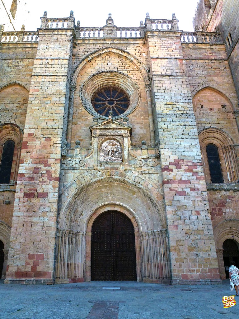Foto: Fachada Principal de la Catedral - Sigüenza (Guadalajara), España