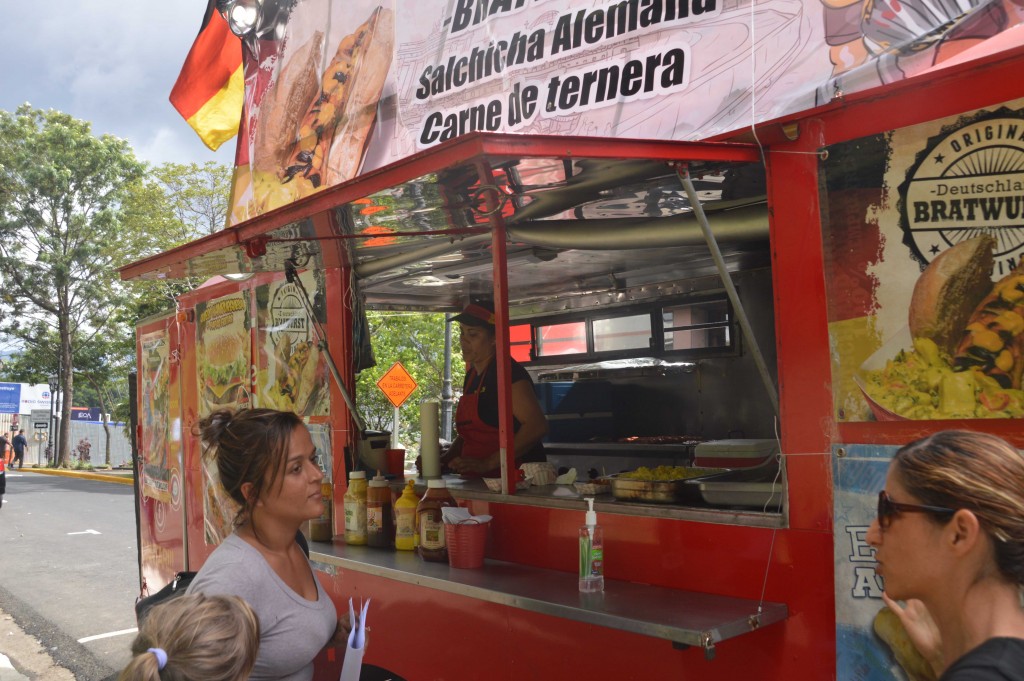 Foto: En acera del Parque Nacional - San José, Costa Rica