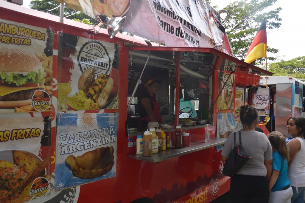 Foto: En acera del Parque Nacional - San José, Costa Rica