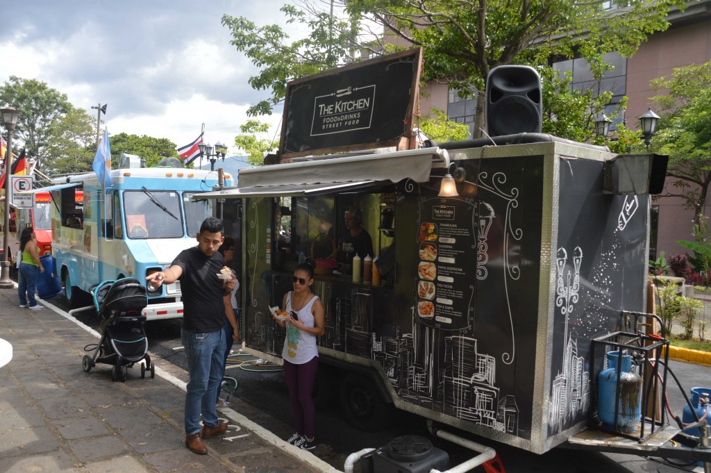 Foto: En acera del Parque Nacional - San José, Costa Rica