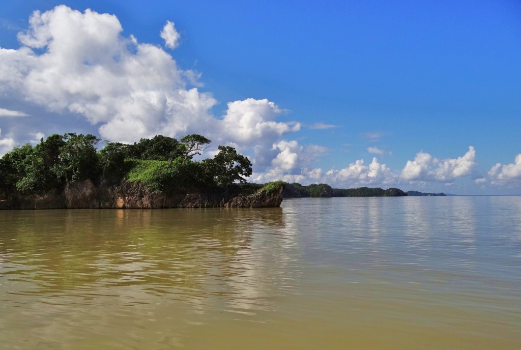 Foto: Bahía de Samaná - Parque Nacional Los Haitises (Hato Mayor), República Dominicana