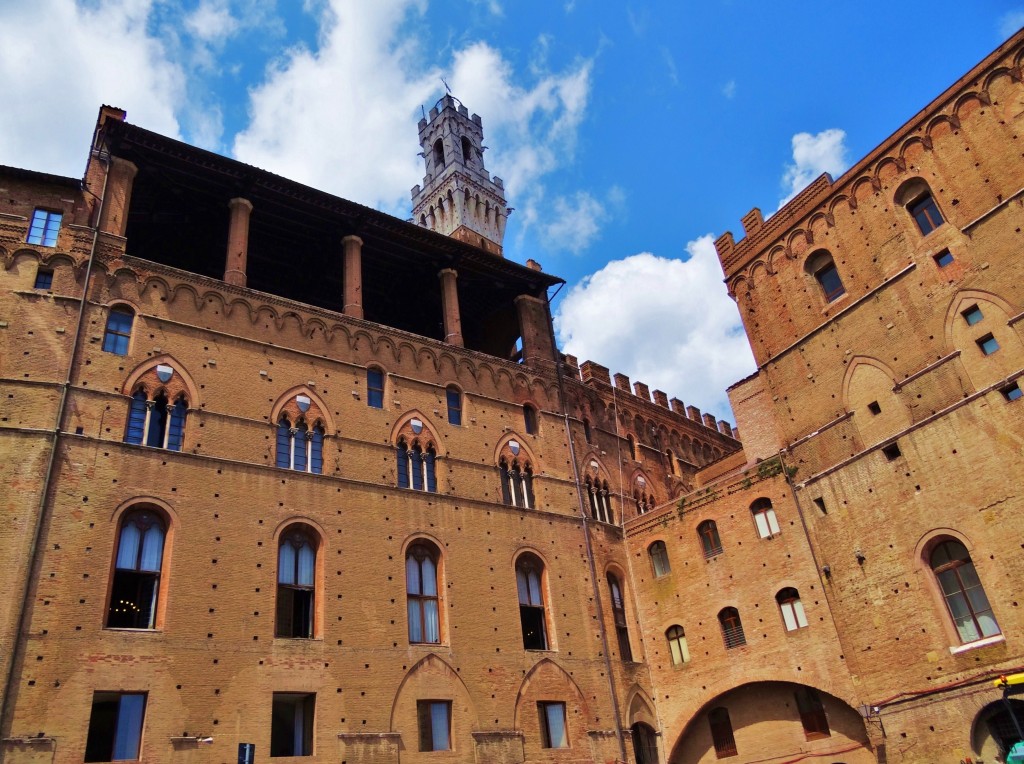 Foto: Piazza Del Mercato - Siena (Tuscany), Italia