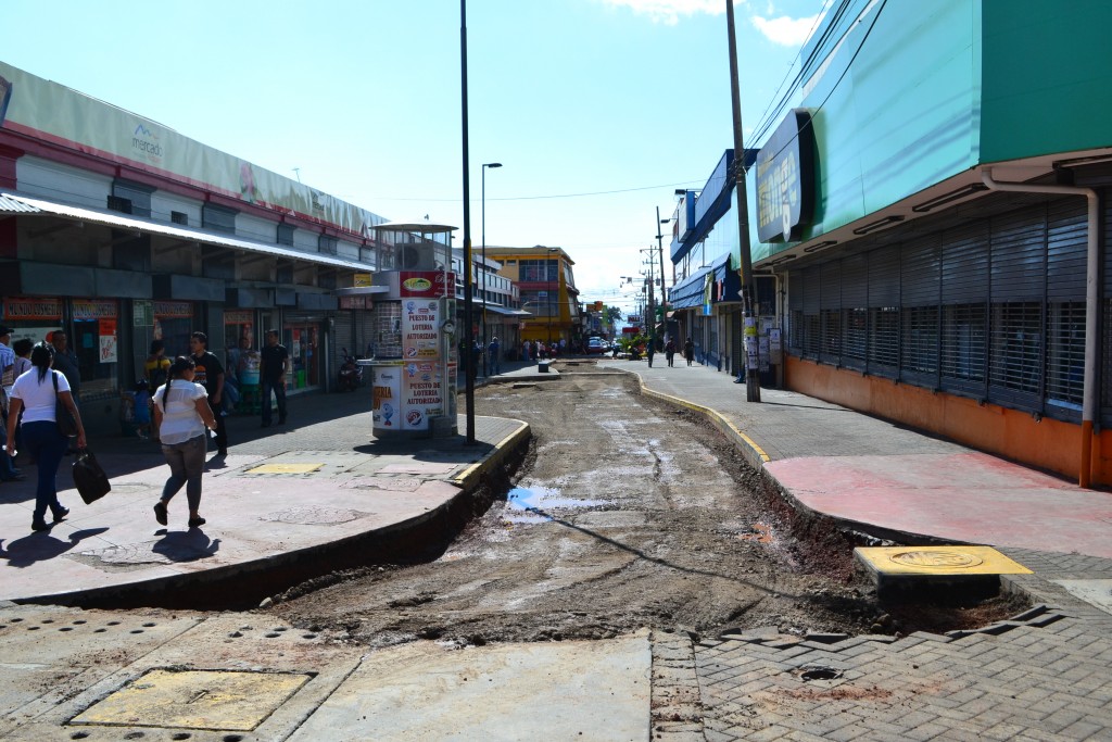 Foto: Calle en arreglo, Alajuela centro - Alajuela, Costa Rica
