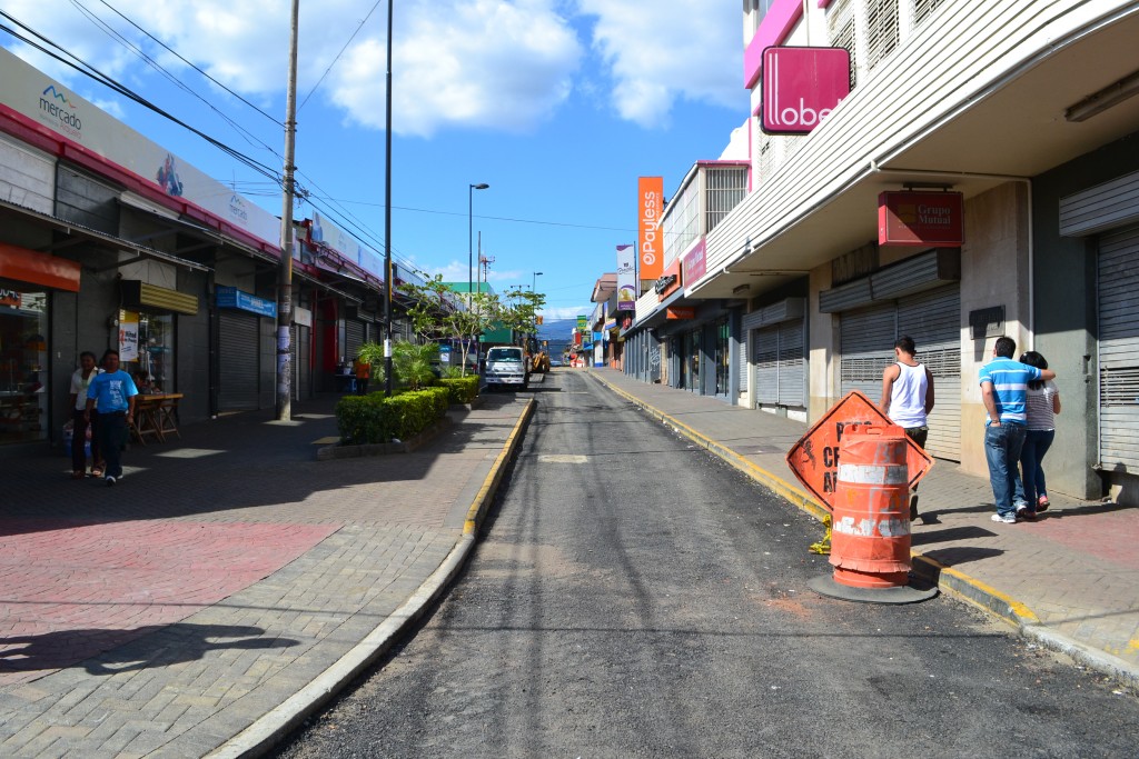 Foto: Calle en arreglo, Alajuela centro - Alajuela, Costa Rica