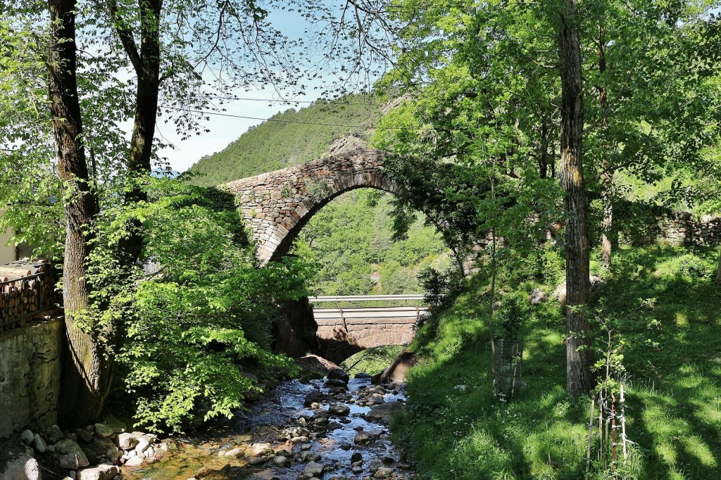 Foto: Puente medieval - Castellar de n´Hug (Barcelona), España
