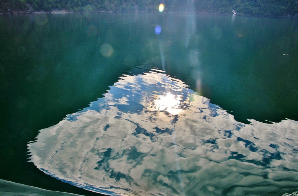 Foto: Navegando - Flam (Sogn og Fjordane), Noruega