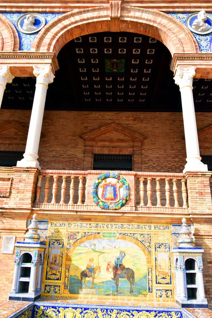 Foto: Ciudad Real representada en un banco de la Plaza de España - Sevilla (Andalucía), España