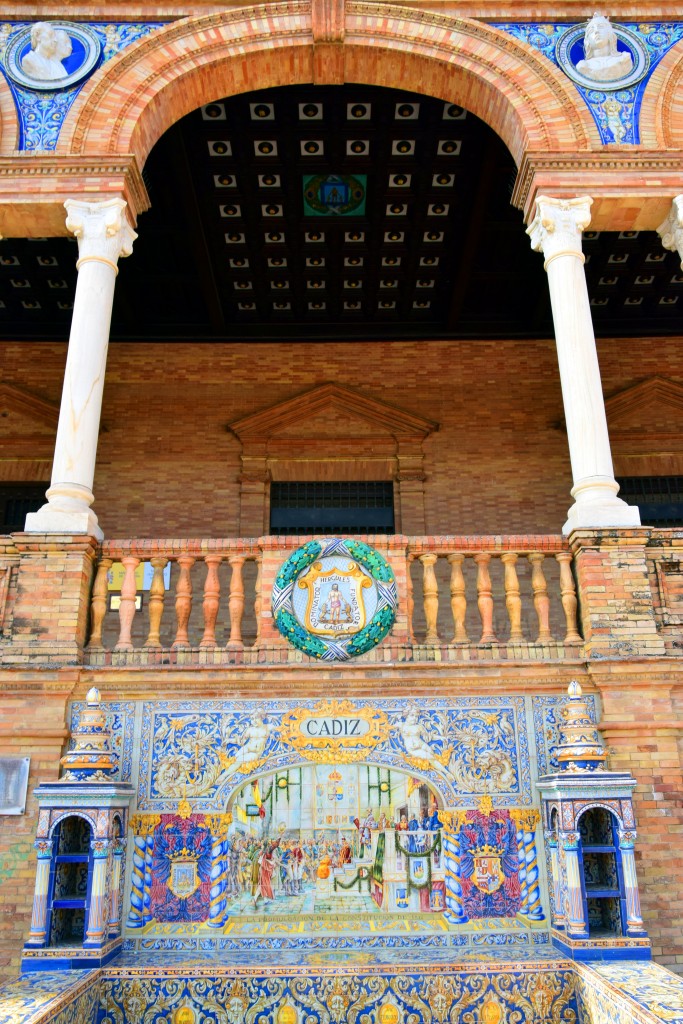 Foto: Cádiz representada en un banco de la Plaza de España - Sevilla (Andalucía), España