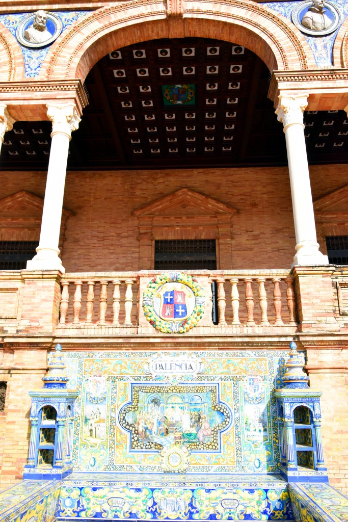 Foto: Palencia representada en un banco de la Plaza de España - Sevilla (Andalucía), España