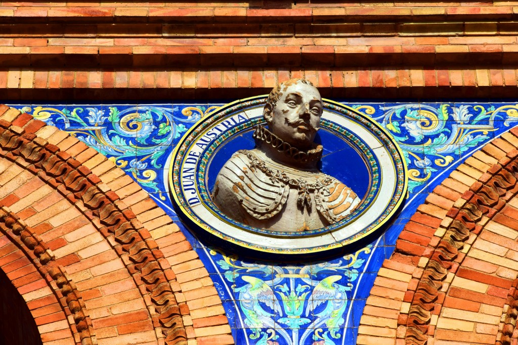 Foto: D. Juan de Austria su busto representado en la Plaza de España sevillana - Sevilla (Andalucía), España