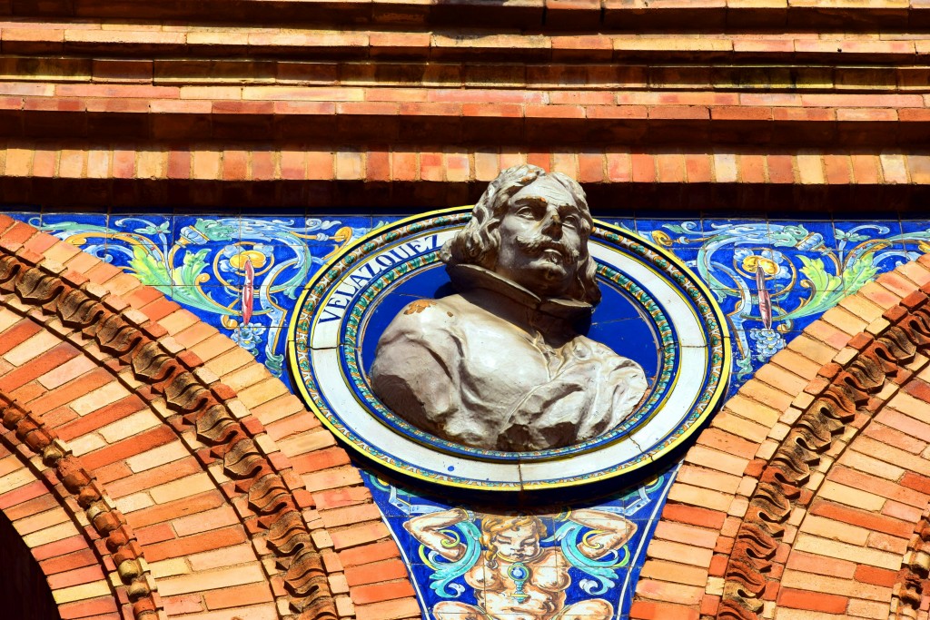 Foto: Velazquez su busto representado en la Plaza de España sevillana - Sevilla (Andalucía), España