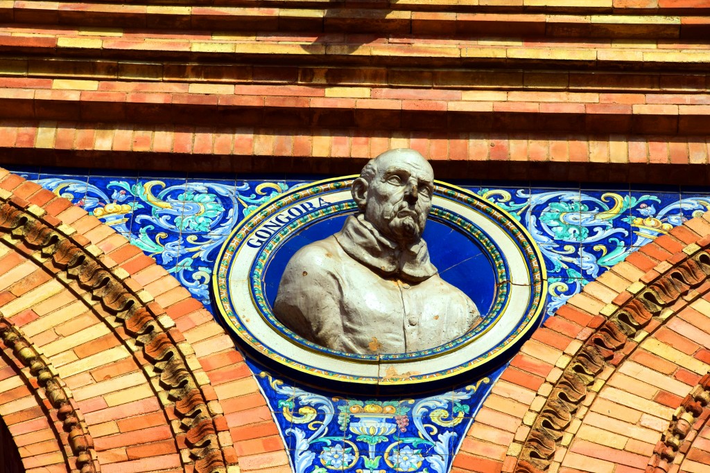 Foto: Góngora su busto representado en la Plaza de España sevillana - Sevilla (Andalucía), España