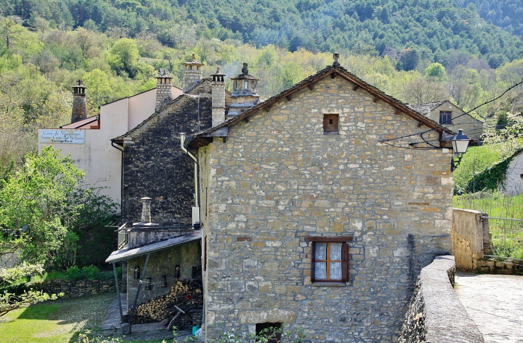 Foto: Vista del pueblo - San Juan de Serós (Huesca), España