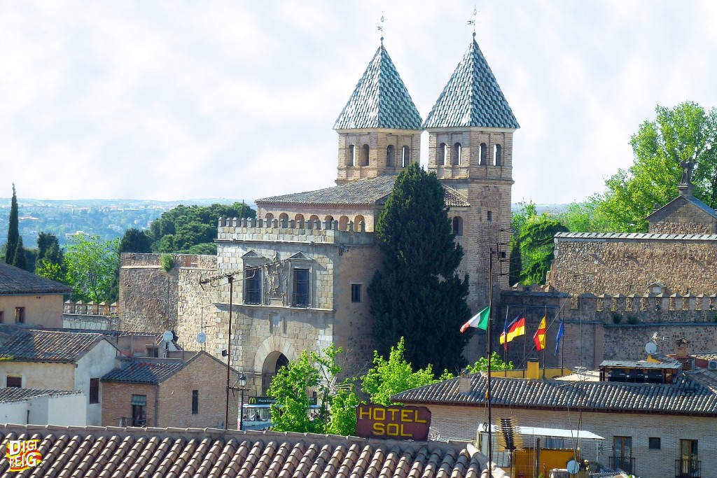 Foto: Torreones de la Puerta Nueva de Bisagra - Toledo (Castilla La Mancha), España