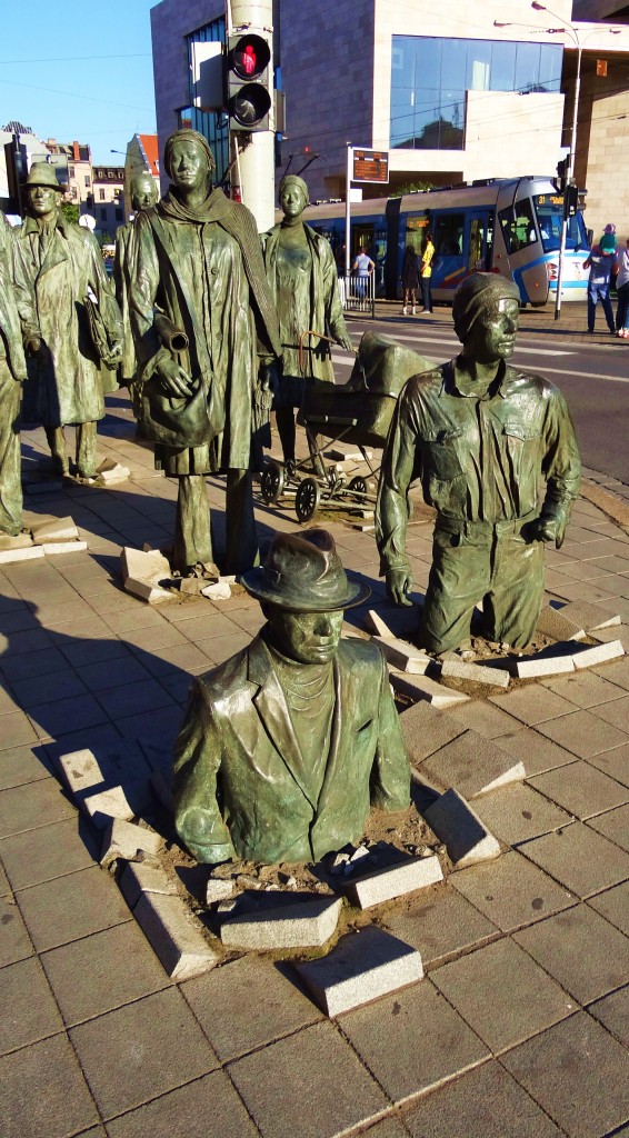 Foto: Pomnik Anonimowego Przechodnia - Wrocław (Lower Silesian Voivodeship), Polonia