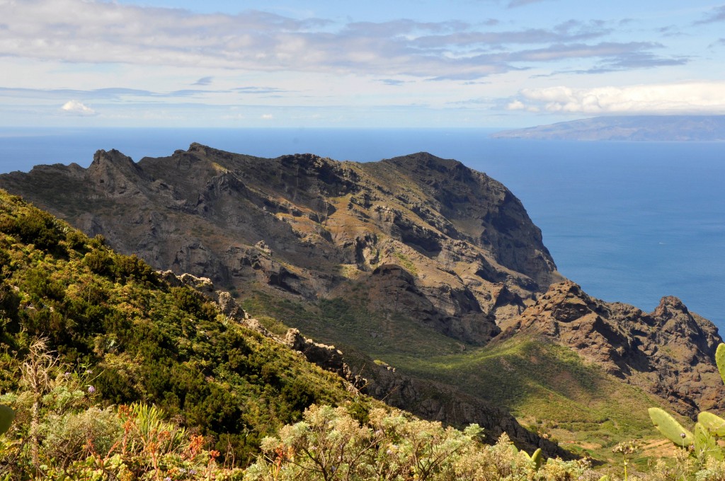 Foto: Acantilados al fondo La Gomera - Masca (Santa Cruz de Tenerife), España