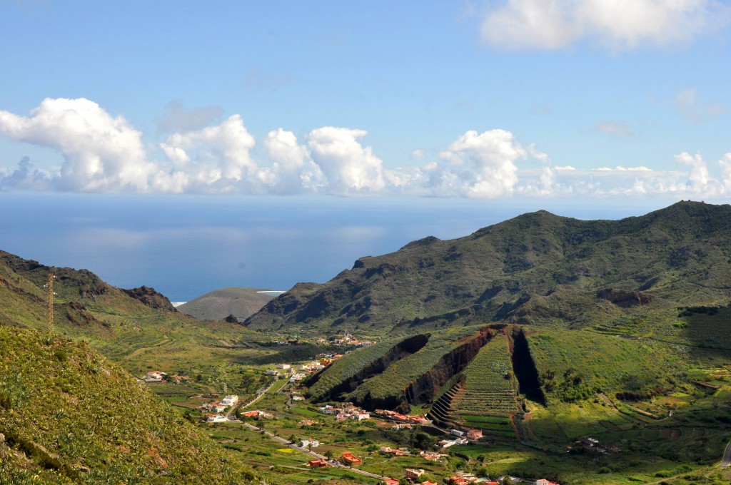 Foto: Montaña donde sacaban la tierra para los campos - Masca (Santa Cruz de Tenerife), España