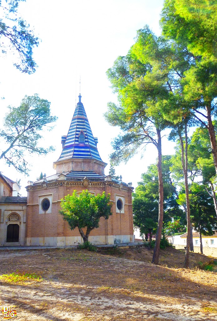 Foto: Panteón de Dos Aguas (01) - Bétera (València), España