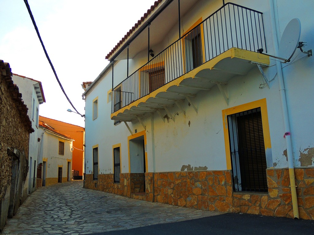 Foto: Calle Balcones - Berzocana (Cáceres), España