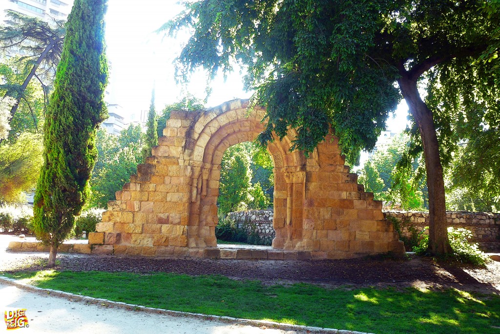 Foto: Ruinas Ermita de San Isidoro en el Parque del Retiro - Madrid (Comunidad de Madrid), España