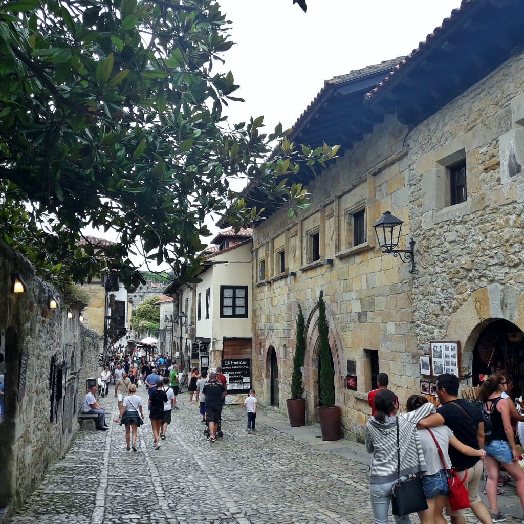 Foto: Centro histórico - Santillana del Mar (Cantabria), España