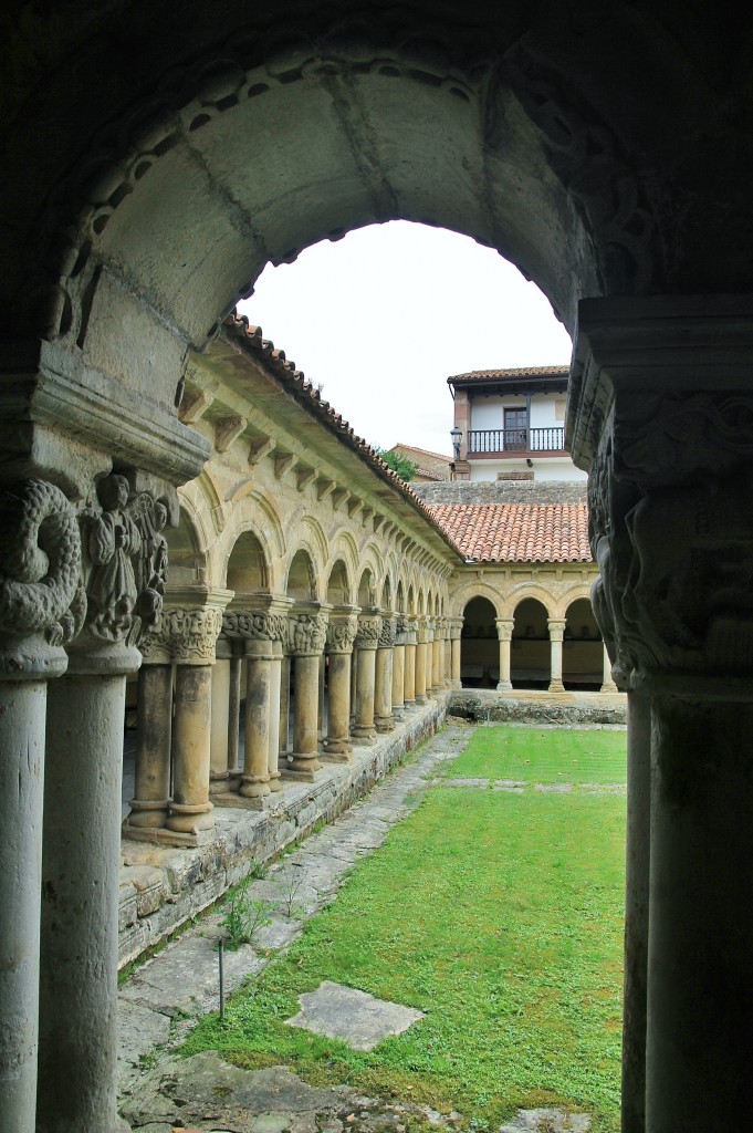 Foto: Colegiata - Santillana del Mar (Cantabria), España