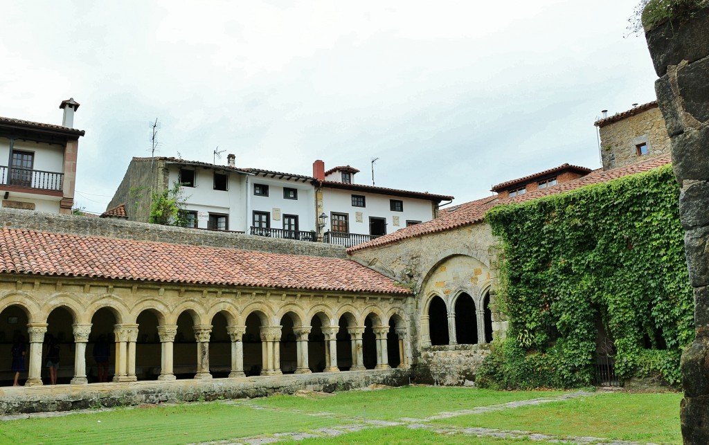 Foto: Colegiata - Santillana del Mar (Cantabria), España