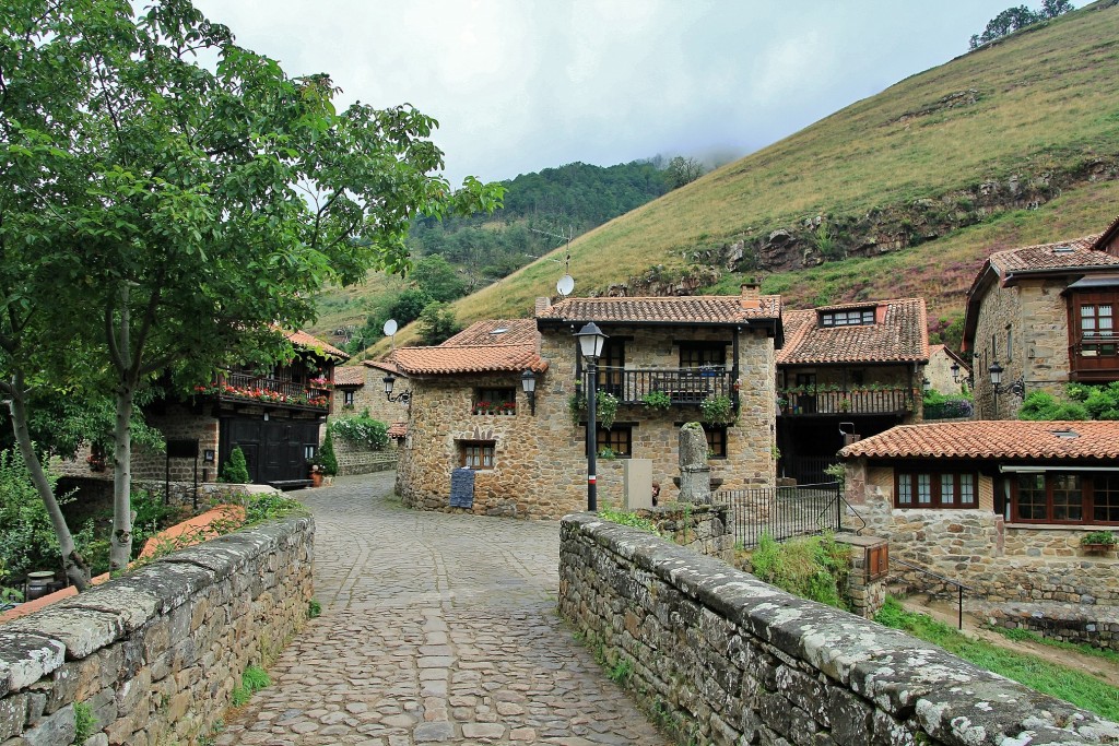 Foto: Centro Histórico - Bárcena Mayor (Cantabria), España