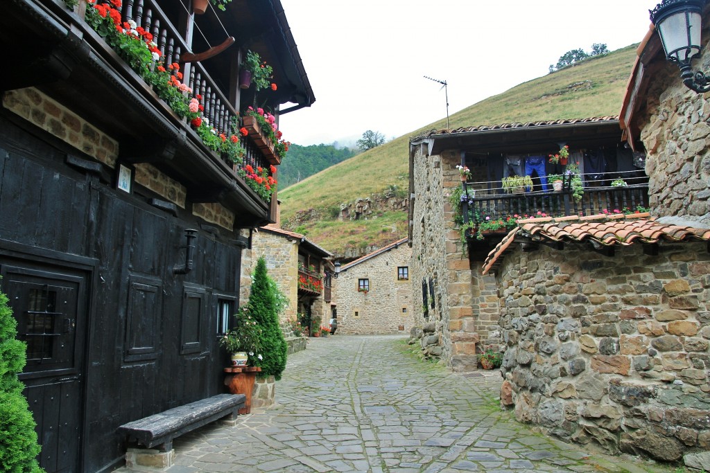 Foto: Centro Histórico - Bárcena Mayor (Cantabria), España