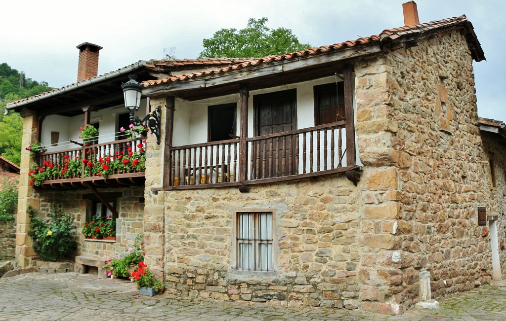 Foto: Centro Histórico - Bárcena Mayor (Cantabria), España