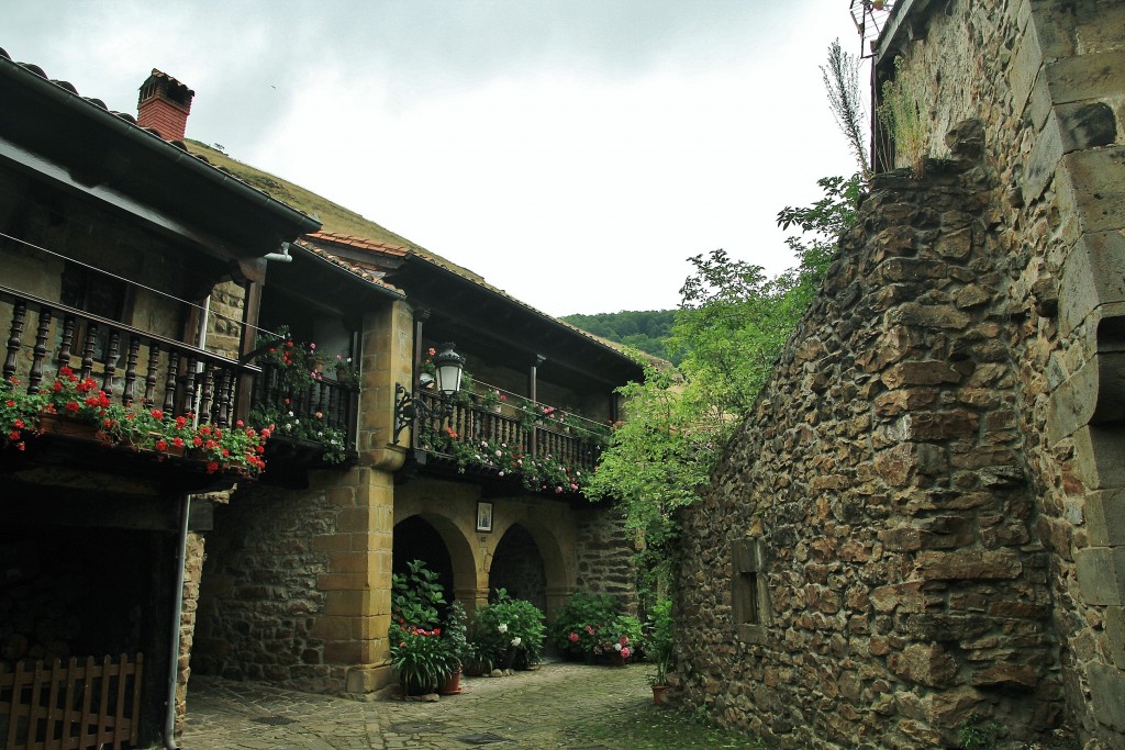 Foto: Centro Histórico - Bárcena Mayor (Cantabria), España