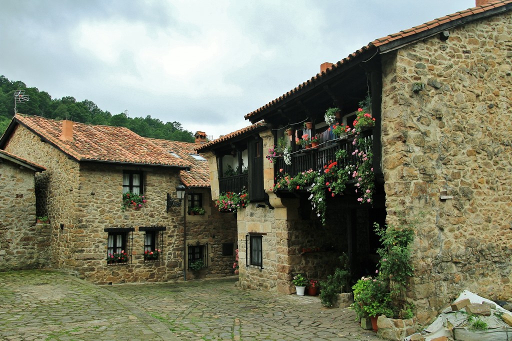 Foto: Centro Histórico - Bárcena Mayor (Cantabria), España