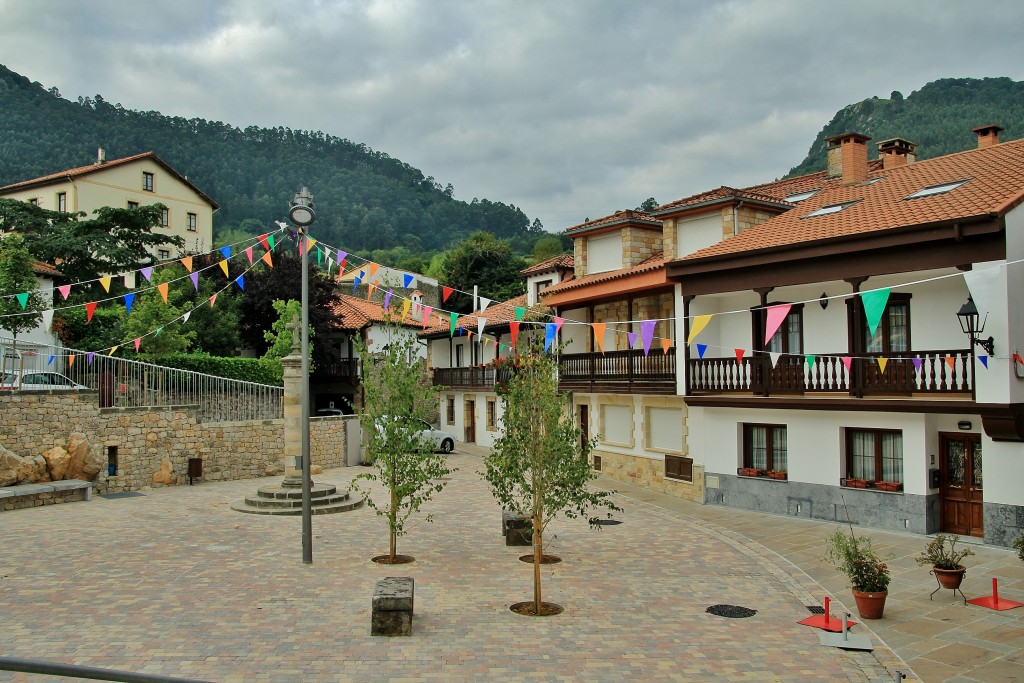 Foto: Vista del Pueblo - Puente Viesgo (Cantabria), España