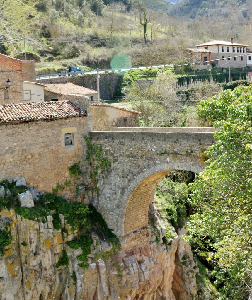 Foto: Vista del pueblo - Anguiano (La Rioja), España