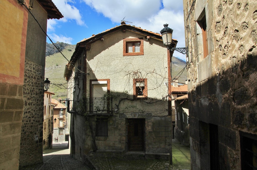Foto: Vista del pueblo - Anguiano (La Rioja), España