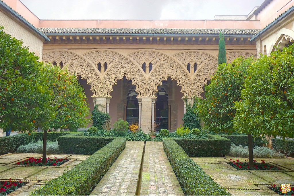 Foto: Patio de Santa isabel en el Palacio de la Aljafería - Zaragoza (Aragón), España
