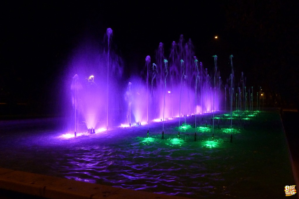 Foto: Fuente iluminada (01) en el Parque Grande de José Antonio Labordeta - Zaragoza (Aragón), España