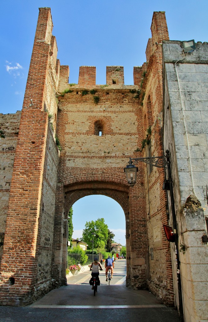 Foto: Centro histórico - Lazise (Veneto), Italia